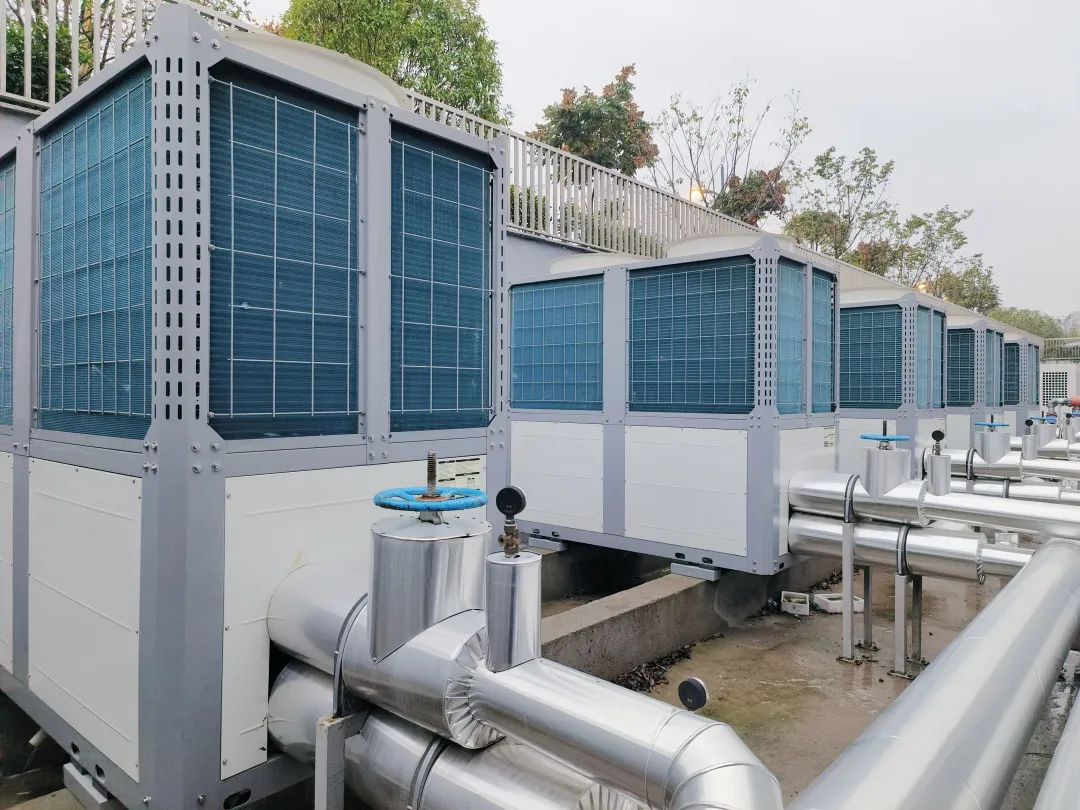 口碑案例丨120吨热水空气能热泵工程，欧亚国际app为医院提供生活热水包管！